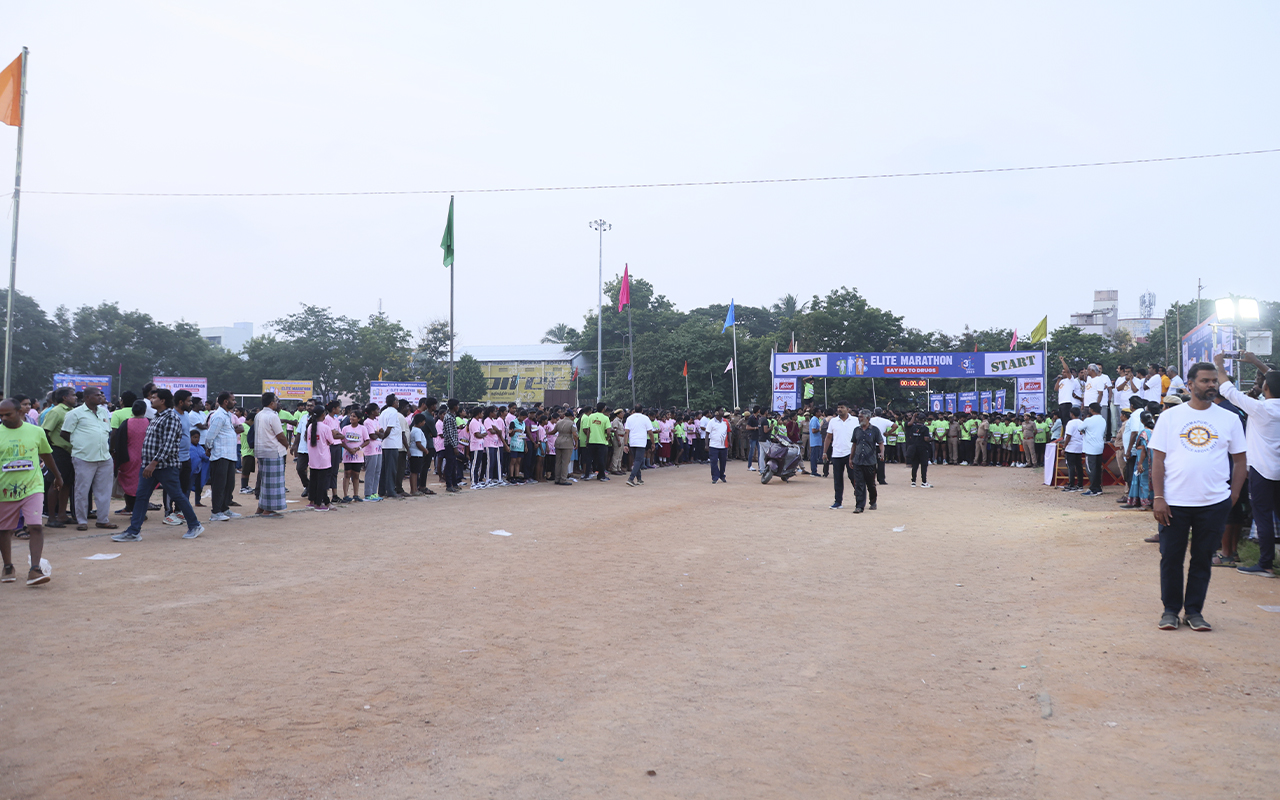Participants at the Elite Marathon starting line